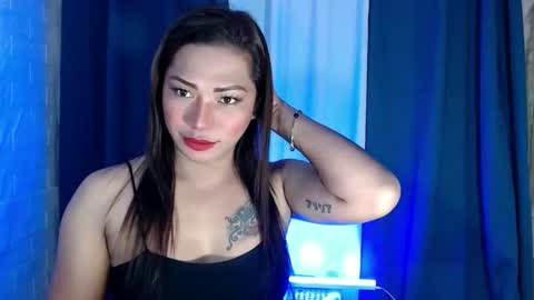 Snapshot of enchantressjenieghxxx chatting on 10-17-25, 11:46 Jeniegh online show from 10-17-25, 11:46