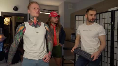 Johnny online show from 11-03-25, 03:35