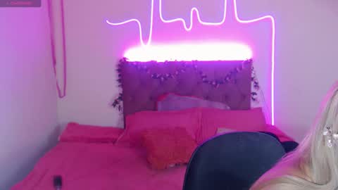 Snapshot of enma_gill chatting on 12-20-24, 11:16 Enma Rojas online show from 12-20-24, 11:16