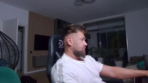 Erik online show from 02-15-25, 07:06