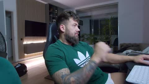 Erik online show from 02-26-25, 04:45