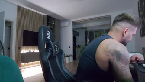 Erik online show from 09-28-25, 05:07