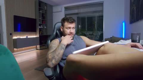 Erik online show from 11-10-25, 06:40