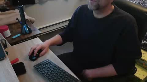 Snapshot of enthusiest chatting on 10-24-25, 04:58 Enthusiest online show from 10-24-25, 04:58