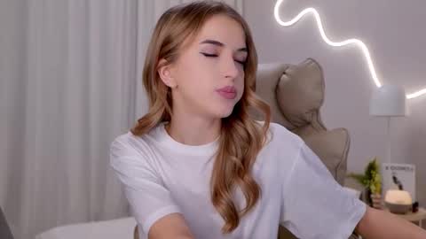 Snapshot of entya chatting on 01-12-26, 07:02 entya online show from 01-12-26, 07:02