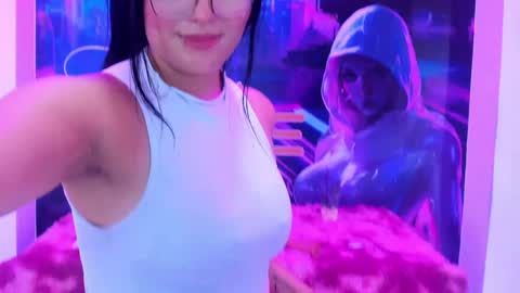 Snapshot of enyel_valmina chatting on 02-04-25, 11:27 Enyel online show from 02-04-25, 11:27