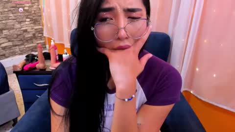 Snapshot of enyel_valmina chatting on 03-05-25, 08:00 Enyel online show from 03-05-25, 08:00