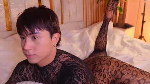 Snapshot of enyollbloss chatting on 10-22-25, 08:08 Call me Sweet online show from 10-22-25, 08:08