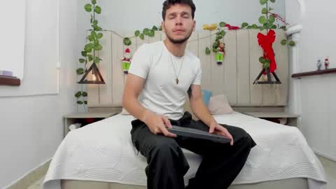 ENZO online show from 12-19-25, 02:57