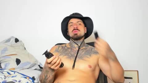 Snapshot of enzoaren chatting on 10-20-25, 01:06 Enzo Aren online show from 10-20-25, 01:06