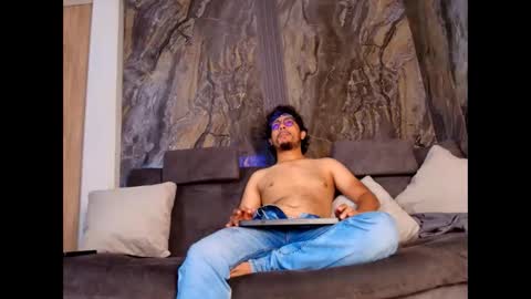 Snapshot of enzodarkwood chatting on 12-05-25, 01:52 Enzo online show from 12-05-25, 01:52