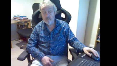 erasmus_d online show from 02-16-25, 05:26