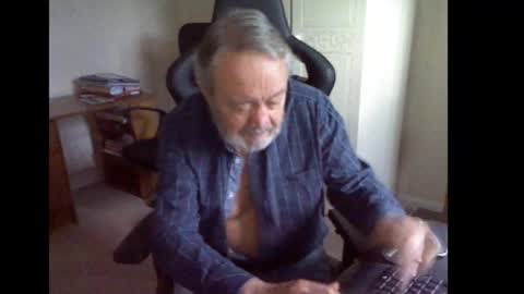 erasmus_d online show from 10-21-25, 04:41