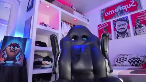 Tht BOSS Eren online show from 11-20-25, 03:18