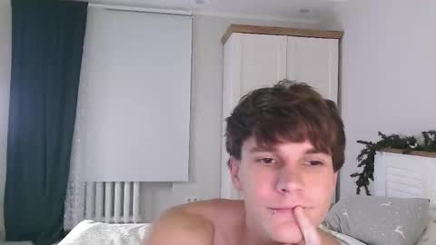 Snapshot of eric_crush chatting on 12-17-25, 03:56 Eric Crush online show from 12-17-25, 03:56