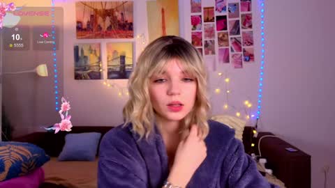 Snapshot of erica_winterr chatting on 01-14-25, 07:06 Erica Winterr online show from 01-14-25, 07:06