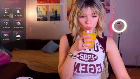 Snapshot of erica_winterr chatting on 01-29-25, 12:13 Erica Winterr online show from 01-29-25, 12:13