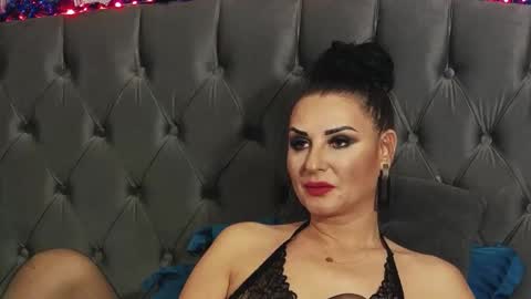 Snapshot of ericarosse chatting on 12-21-24, 07:49 Erica online show from 12-21-24, 07:49