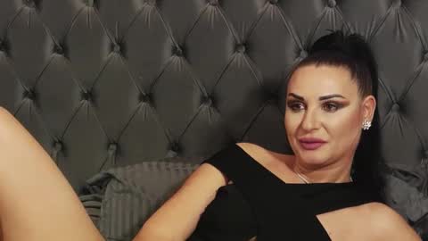 Snapshot of ericarosse chatting on 02-20-25, 10:04 Erica online show from 02-20-25, 10:04