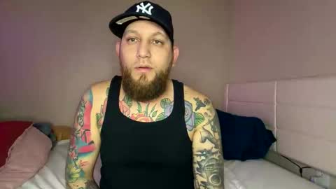 Snapshot of erick1s chatting on 11-16-25, 11:27 erick1s online show from 11-16-25, 11:27