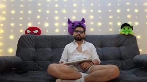 Snapshot of erick_brant chatting on 01-23-25, 12:04 ERICK online show from 01-23-25, 12:04