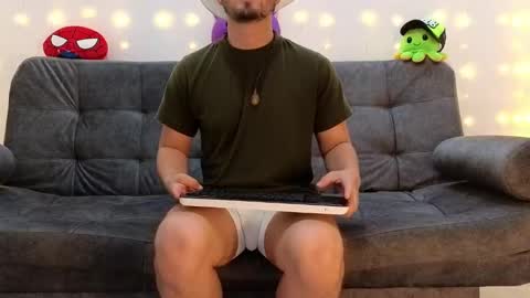 Snapshot of erick_brant chatting on 03-08-25, 01:17 ERICK online show from 03-08-25, 01:17