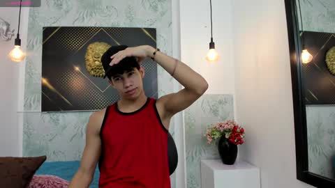 Snapshot of erick_zhimerman chatting on 01-18-25, 03:42 online show from 01-18-25, 03:42