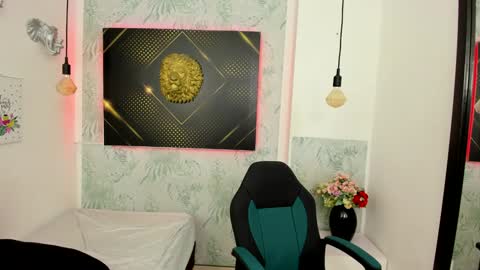 Snapshot of erick_zhimerman chatting on 01-31-25, 10:10 online show from 01-31-25, 10:10