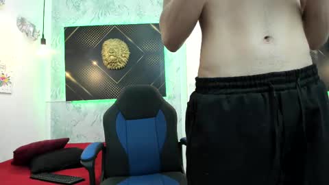 Snapshot of erick_zhimerman chatting on 02-18-25, 10:16 online show from 02-18-25, 10:16