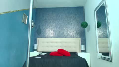 Snapshot of erick_zhimerman chatting on 11-24-25, 04:01 online show from 11-24-25, 04:01