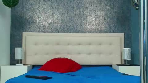 Snapshot of erick_zhimerman chatting on 12-15-25, 04:06 online show from 12-15-25, 04:06