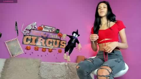 Snapshot of erika1717 chatting on 10-31-25, 01:23 erika1717 online show from 10-31-25, 01:23