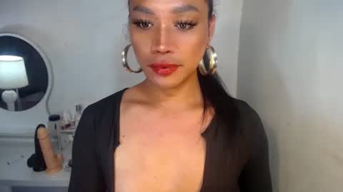 Snapshot of erika_madrigal chatting on 09-24-25, 09:40 erika_madrigal online show from 09-24-25, 09:40