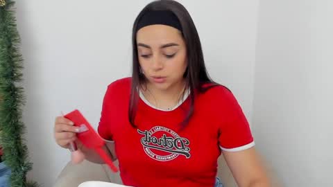 Snapshot of erika_mendez1 chatting on 12-20-24, 07:50 Erika Mendez online show from 12-20-24, 07:50