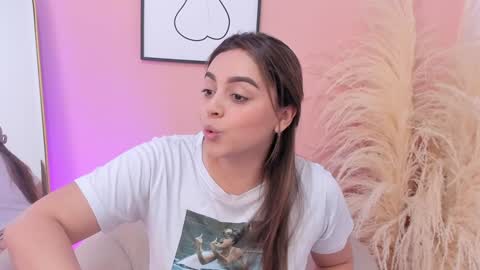 Snapshot of erika_mendez1 chatting on 02-03-25, 06:39 Erika Mendez online show from 02-03-25, 06:39