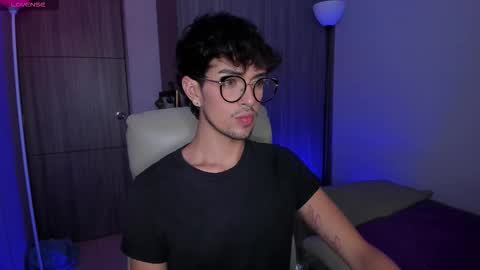 Snapshot of erisleon chatting on 02-02-26, 04:44 online show from 02-02-26, 04:44