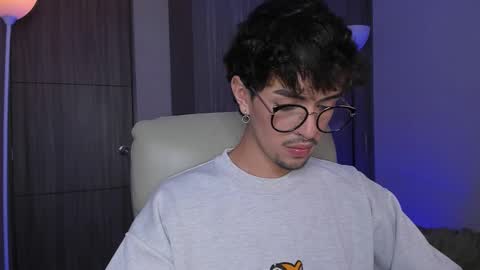 Snapshot of erisleon chatting on 02-04-26, 11:05 online show from 02-04-26, 11:05