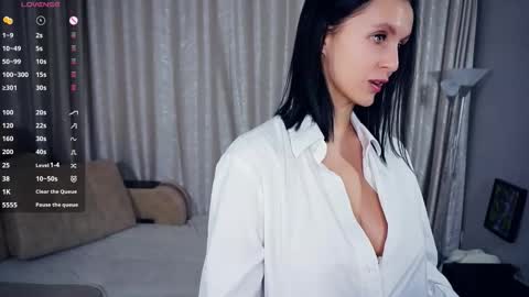 Erline and Monica online show from 11-16-25, 07:19