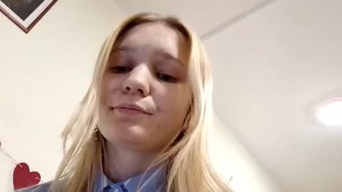 Amelie online show from 12-01-25, 01:27