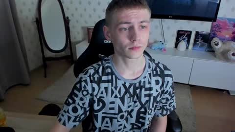 Max online show from 02-19-25, 06:43