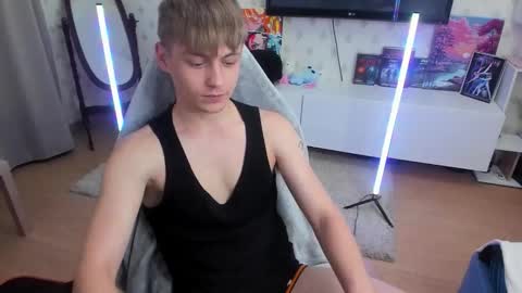 Max online show from 09-21-25, 01:29