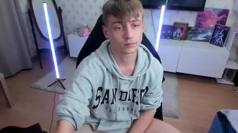 Max online show from 09-22-25, 01:18