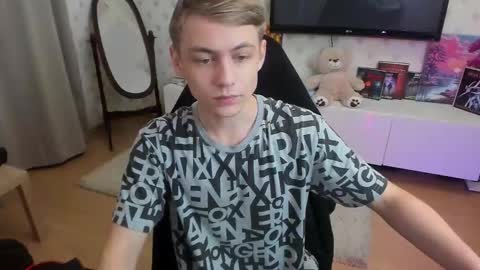 Max online show from 09-28-25, 01:33