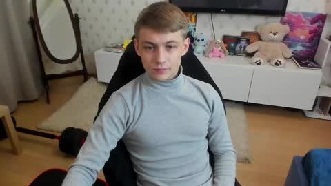 Max online show from 12-17-25, 04:18