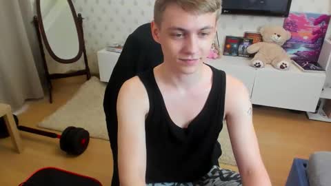 Max online show from 12-20-25, 10:44