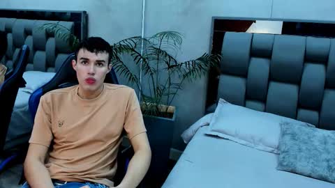 Eros Mancini online show from 12-20-25, 04:08