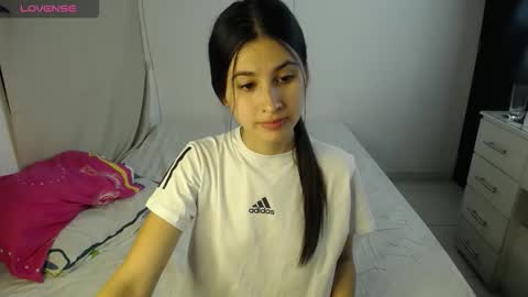 Snapshot of erosgirls_ chatting on 09-30-25, 03:33 erosgirls_ online show from 09-30-25, 03:33