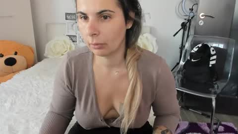 Snapshot of eroticsensualkitty4u chatting on 10-21-25, 10:05 eroticsensualkitty4u online show from 10-21-25, 10:05