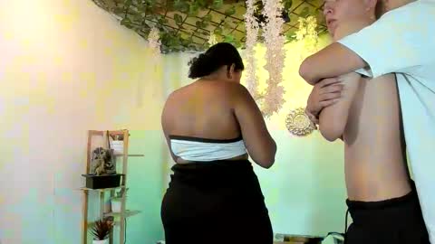 escarlet_hot06 online show from 02-25-26, 01:48