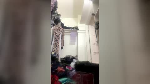 Snapshot of escence1994 chatting on 03-02-26, 08:43 escence1994 online show from 03-02-26, 08:43